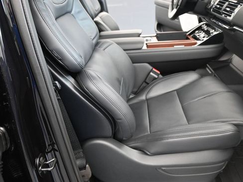 Used 2024 Lincoln Navigator Reserve image 38