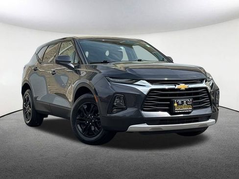 Used 2022 Chevrolet Blazer LT image 2