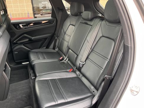 Used 2020 Porsche Cayenne image 21
