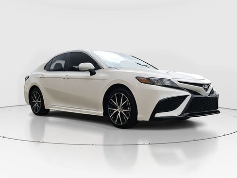 Certified 2024 Toyota Camry SE image 3