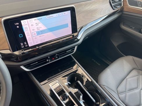 New 2026 Volkswagen Atlas SE image 17