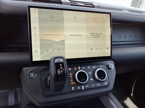 New 2026 Land Rover Defender 110 X-Dynamic SE AWD/4WD image 19