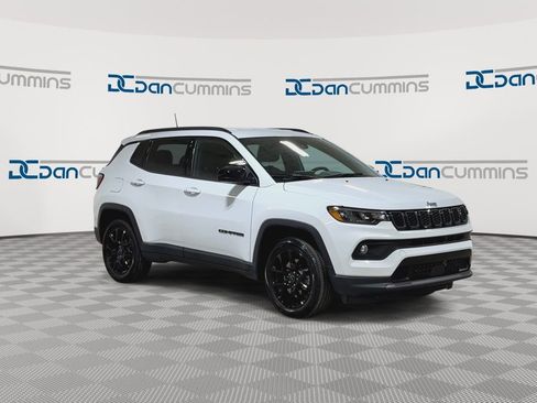 New 2026 Jeep Compass Latitude image 2