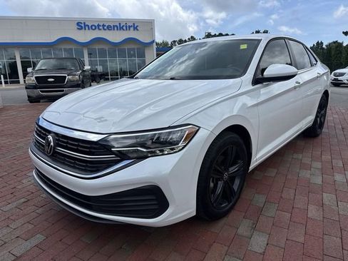 Used 2024 Volkswagen Jetta SE FWD image 1
