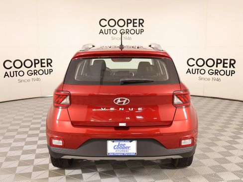 Used 2025 Hyundai Venue SEL FWD image 21