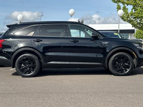 Used 2021 Kia Sorento S w/ Panoramic Sunroof Package AWD/4WD image 3