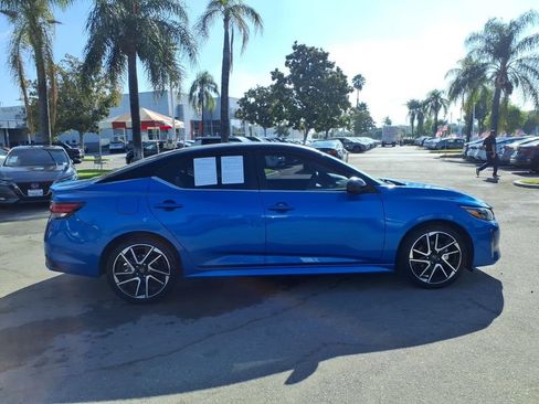 Certified 2025 Nissan Sentra SR FWD image 5