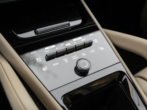 New 2026 Porsche Cayenne Coupe AWD/4WD image 27