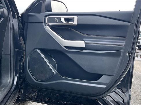 Used 2021 Ford Explorer XLT w/ Equipment Group 202A image 11