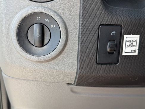 Used 2015 Ford E-350 and Econoline 350 Super Duty image 25
