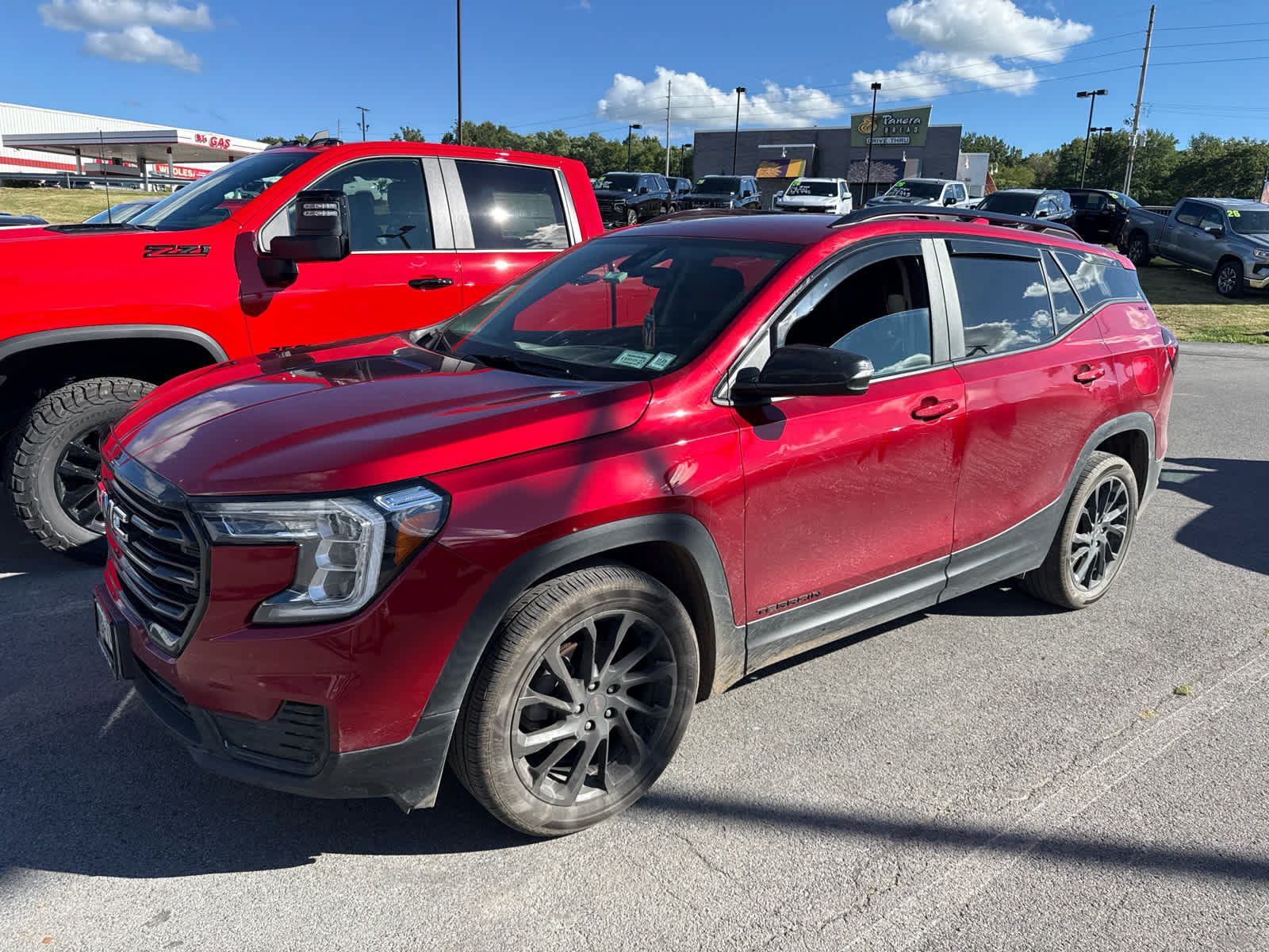 Used 2023 GMC Terrain SLE w/ Driver Convenience Package AWD/4WD image 1