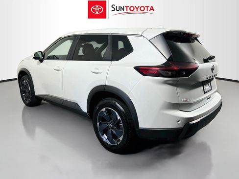 Used 2025 Nissan Rogue SV FWD image 6