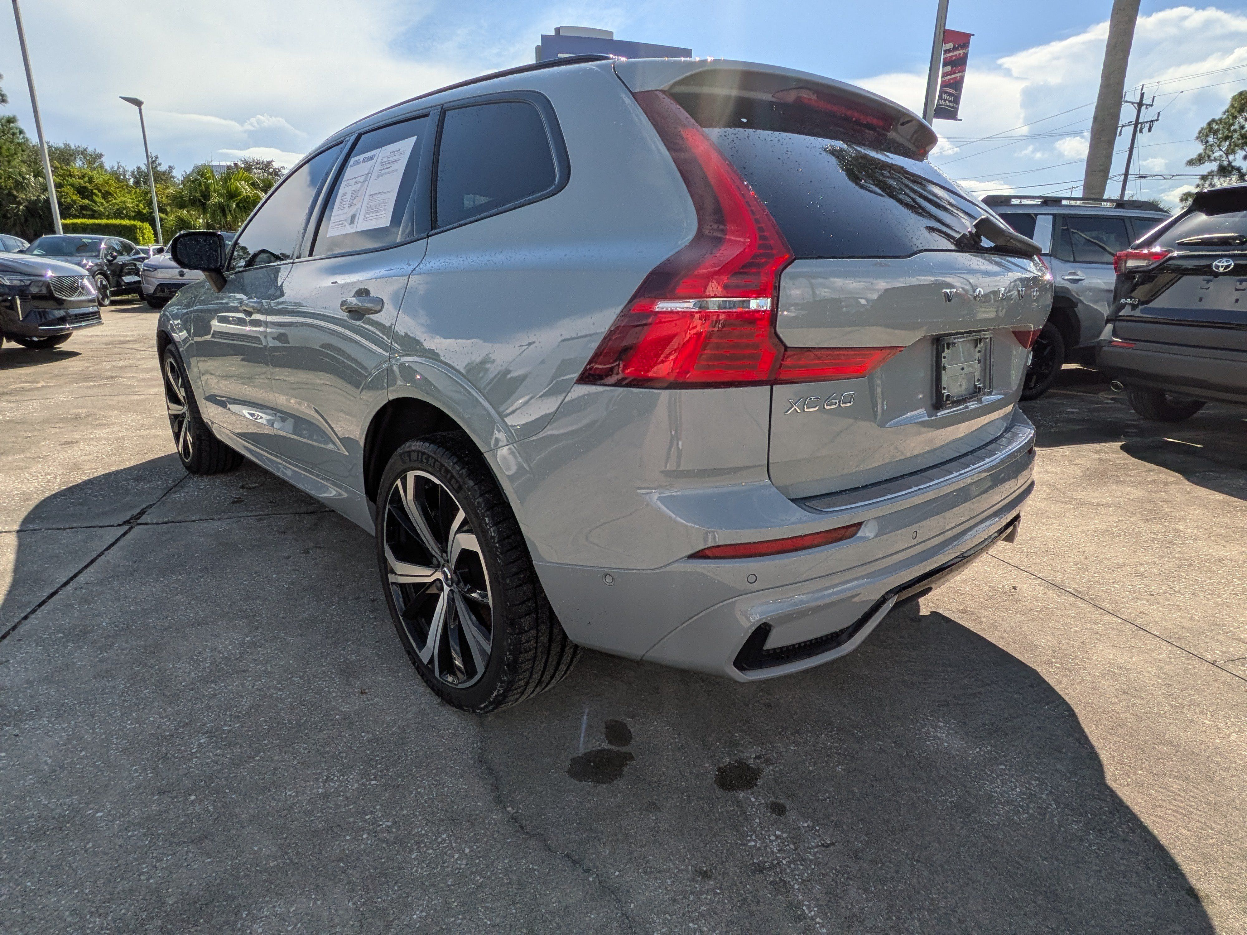 Certified 2024 Volvo XC60 T8 Ultimate w/ Protection Package Premier AWD/4WD image 5