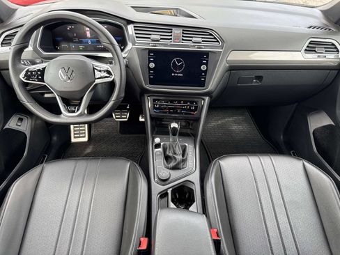 Certified 2024 Volkswagen Tiguan SE R-Line image 9