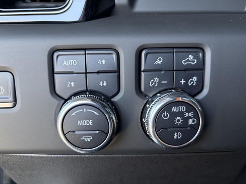 Used 2025 GMC Sierra 2500 AT4 AWD/4WD image 17