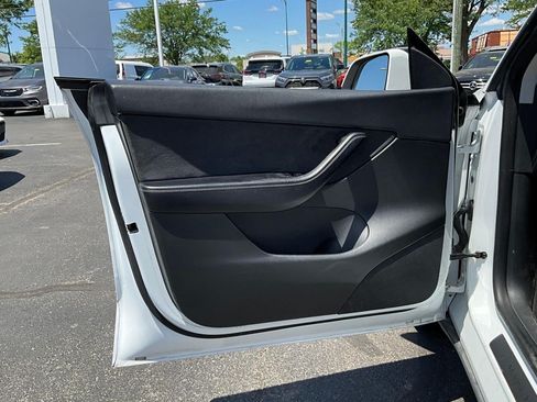 Used 2022 Tesla Model Y Long Range AWD/4WD image 18