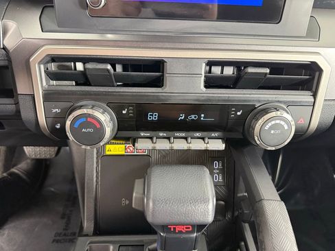 Used 2025 Toyota 4Runner 4WD image 21
