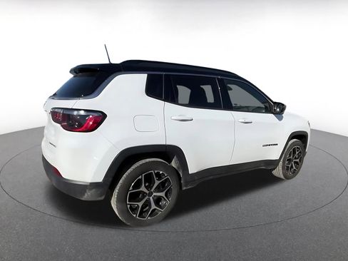 Used 2025 Jeep Compass Limited image 15