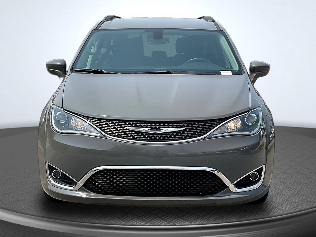 Used 2020 Chrysler Pacifica Touring w/ Cold Weather Group FWD image 2
