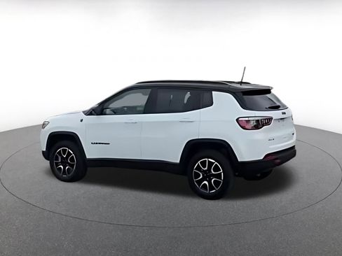 Used 2025 Jeep Compass Trailhawk image 12
