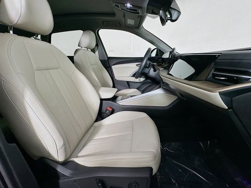 Used 2025 Audi Q5 Premium w/ Convenience Package image 8