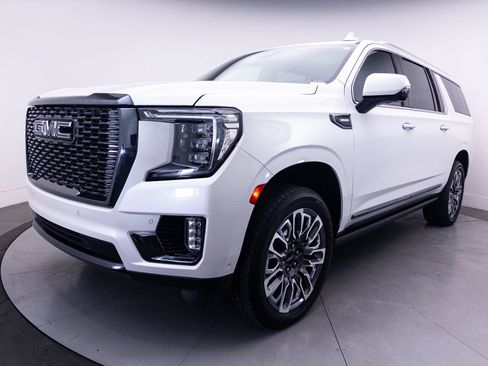 Used 2023 GMC Yukon XL Denali Ultimate AWD/4WD image 23