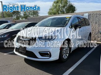 Used 2024 Chrysler Pacifica Touring-L FWD video 1