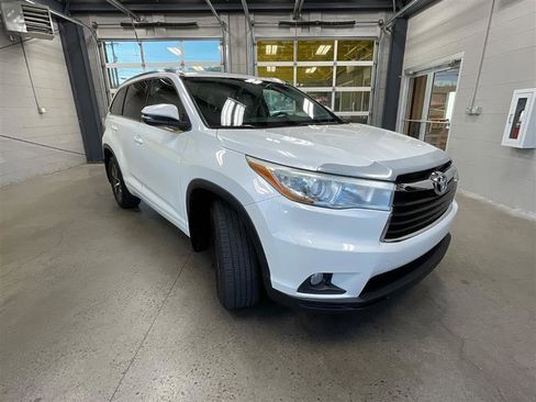 Used 2016 Toyota Highlander XLE image 7