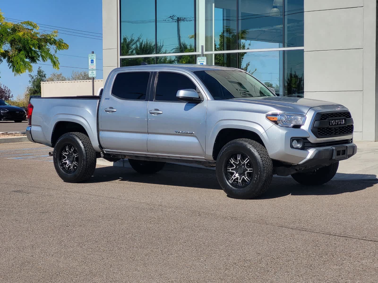 Used 2023 Toyota Tacoma SR5 RWD image 3