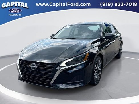 Used 2025 Nissan Altima 2.5 SV FWD image 1