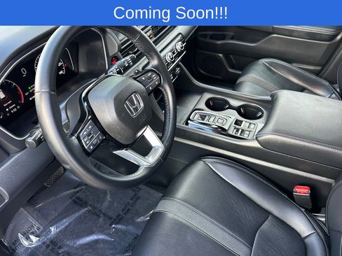 Used 2025 Honda Pilot EX-L image 10