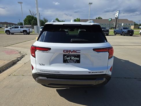 Used 2025 GMC Terrain Elevation w/ Elevation Premium Package AWD/4WD image 8