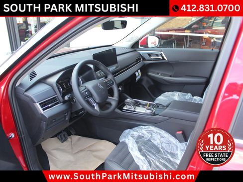 New 2025 Mitsubishi Outlander SE image 10