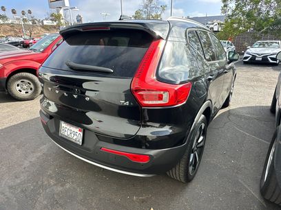 Used 2019 Volvo XC40 T4 Momentum