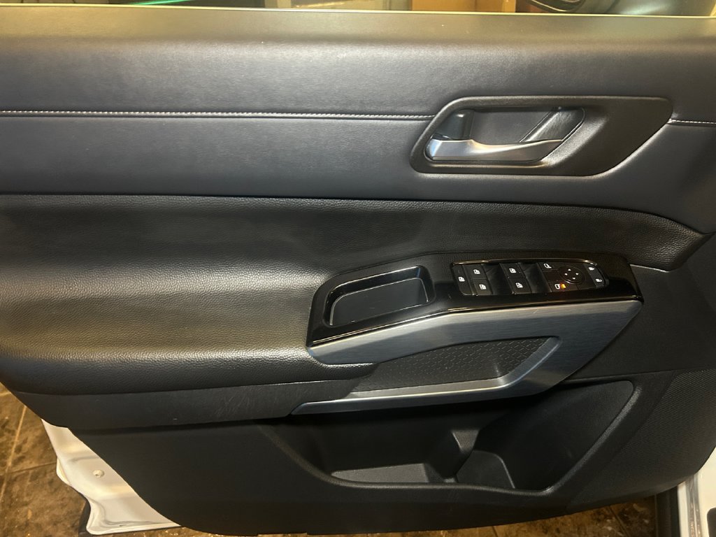 Used 2024 Nissan Pathfinder SL AWD/4WD image 17