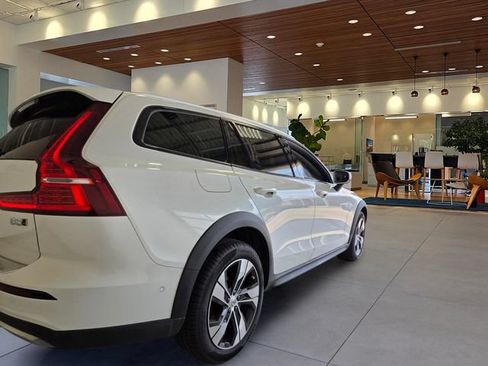 Certified 2026 Volvo V60 B5 Cross Country Plus w/ Protection Package Premier AWD/4WD image 34