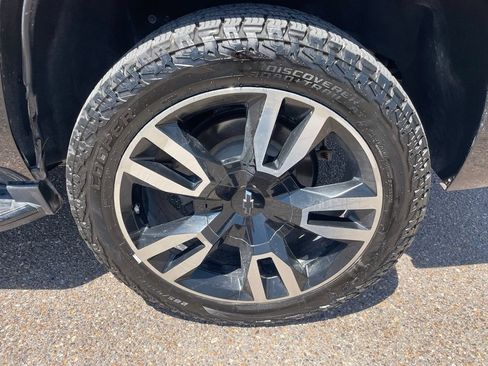 Used 2019 Chevrolet Tahoe Premier RWD image 18