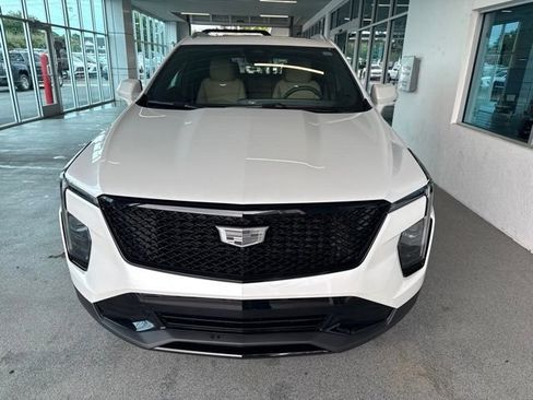 Used 2025 Cadillac XT4 Premium Luxury w/ LPO, ONYX Package FWD image 2