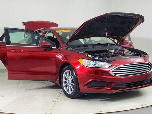 Used 2017 Ford Fusion SE image 9