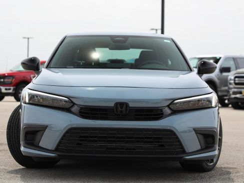 Used 2023 Honda Civic Sport image 2
