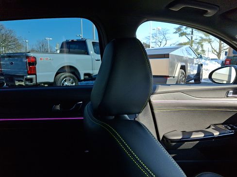 Used 2025 Kia K5 GT image 13