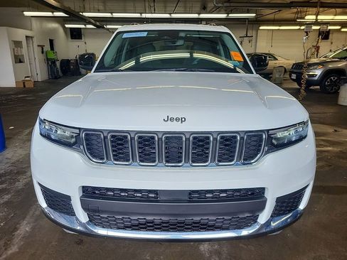 Used 2023 Jeep Grand Cherokee L Laredo image 2