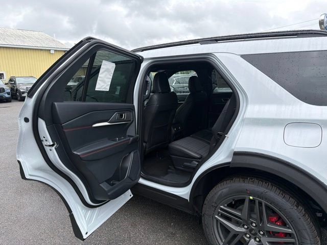 Used 2026 Ford Explorer ST-Line w/ ST-Line Street Pack AWD/4WD image 52