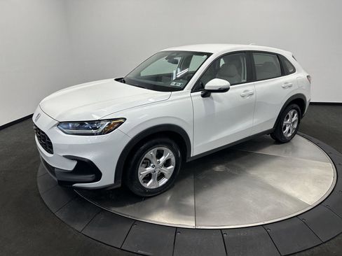 Certified 2023 Honda HR-V LX image 3