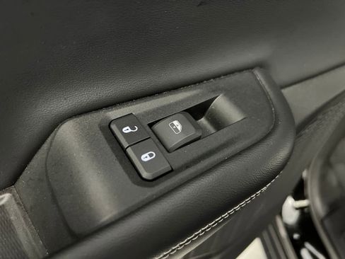 Used 2025 Jeep Grand Cherokee Altitude image 14