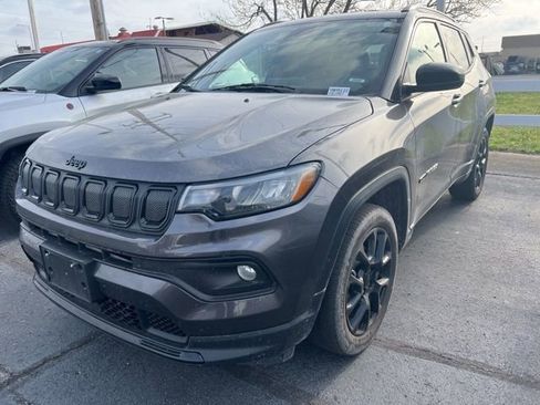 Used 2022 Jeep Compass Altitude w/ Sun and Sound Group image 1