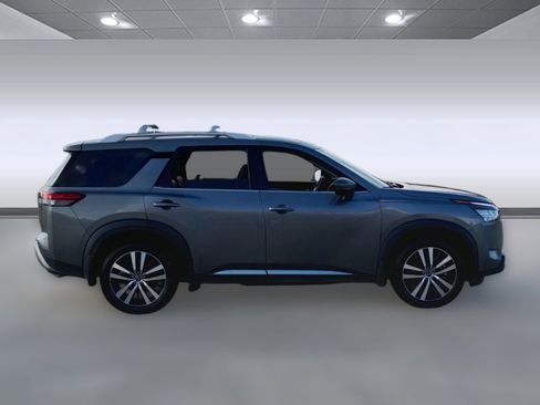 Used 2024 Nissan Pathfinder Platinum image 8
