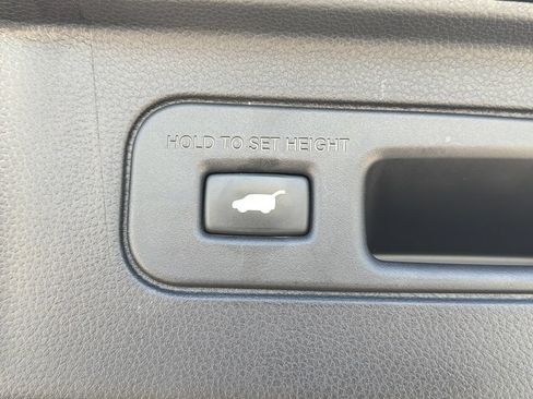 Used 2025 Honda Pilot Black Edition image 33