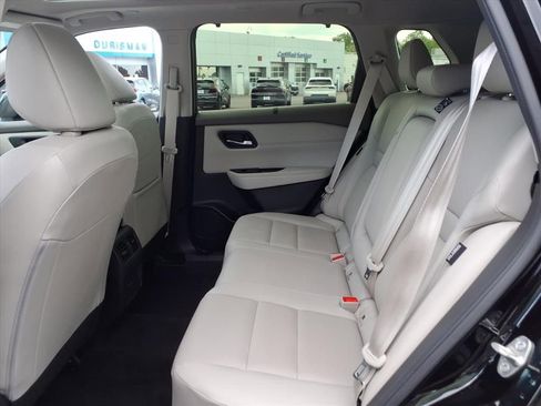 Used 2023 Nissan Rogue SV w/ SV Premium B Package image 16