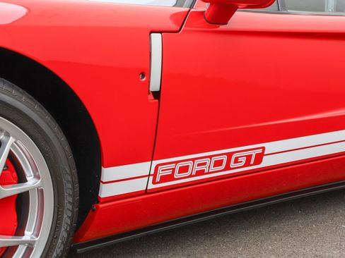 Used 2006 Ford GT RWD image 85